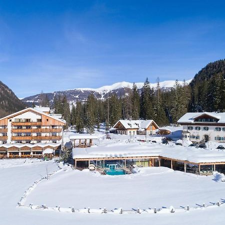 Hotel Dolomitenhof & Chalet Alte Post Sexten Extérieur photo
