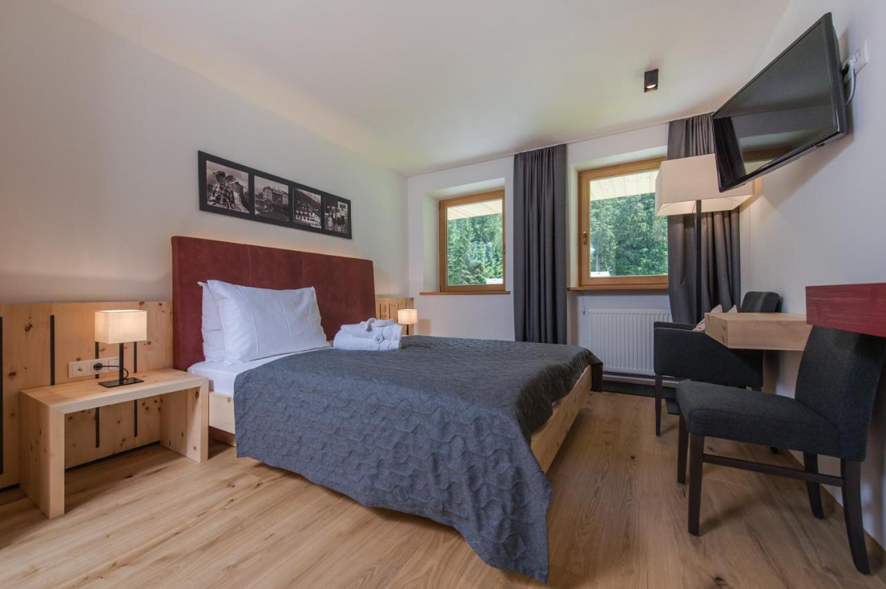 Hotel Dolomitenhof & Chalet Alte Post Sexten Chambre photo