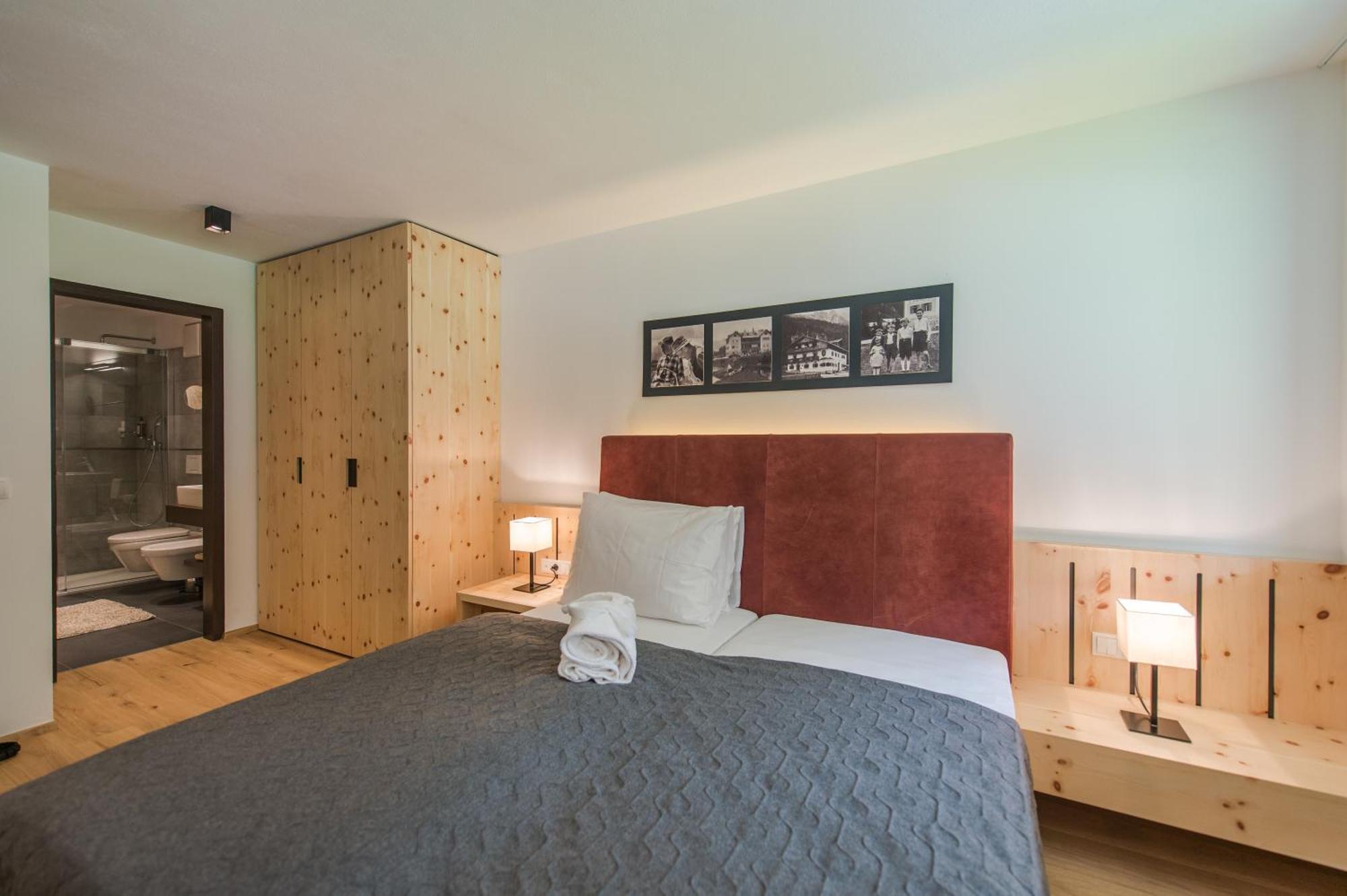 Hotel Dolomitenhof & Chalet Alte Post Sexten Chambre photo
